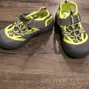 Osh Kosh boys size 11 sandals
